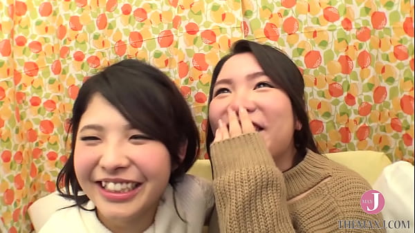 女导演Haruna的业余女同泡妞121 我超级尴尬......但我第一次挑逗和舔我最好的朋友的生疏阴部，并一次又一次地达到了高潮 - 介紹